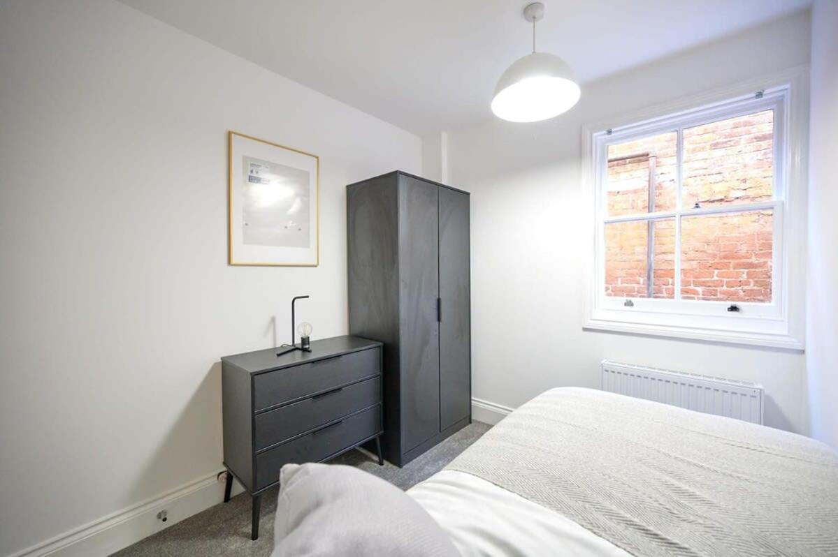 Lovely 2 Bedroom In Preston Apartment *